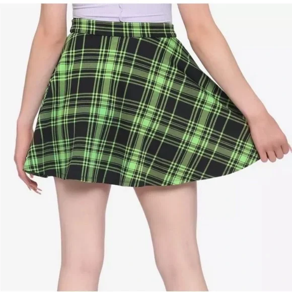 Hot Topic green and black plaid skater skirt size small - Picture 2 of 5